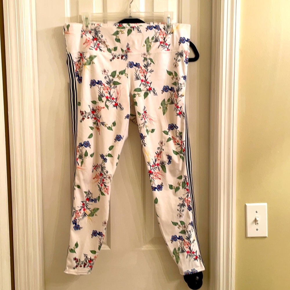Athleta floral leggings with side racing stripe